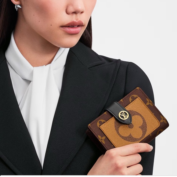 💯% Authentic Louis Vuitton Juliette Wallet✨ - Picture 3 of 15